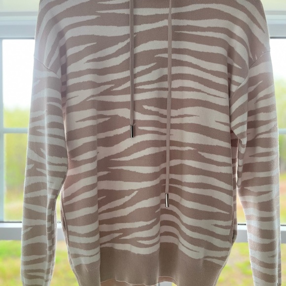 Soia & Kyo Verona Sustainable Zebra Print Sweatpants (Medium) & Hoodie (Small) - Picture 7 of 8